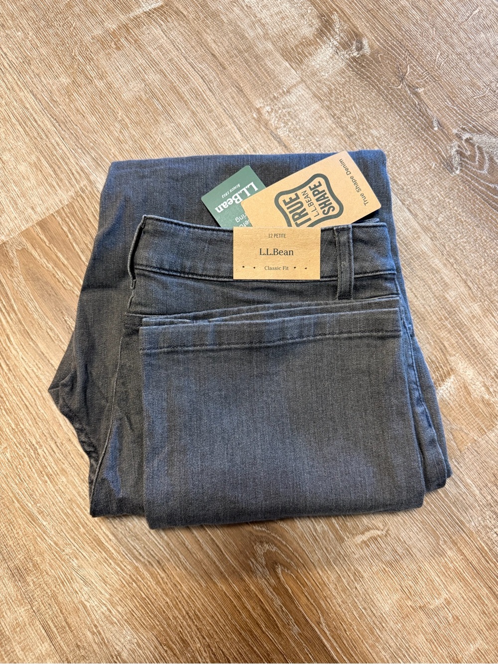 L.L.Bean True Shape Classic Fit Jeans 12 Petite NWT Dark Wash Straight Leg